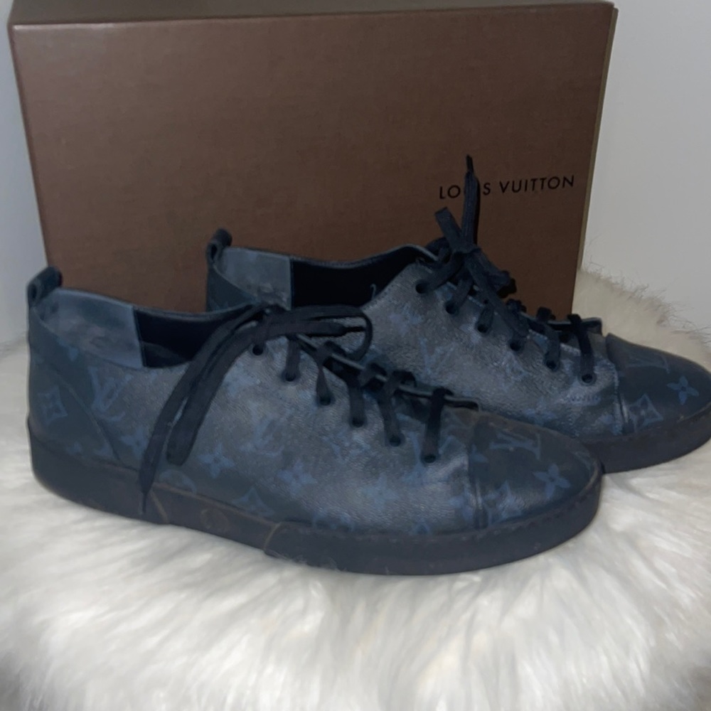 Authentic men’s Louis Vuitton Sneaker